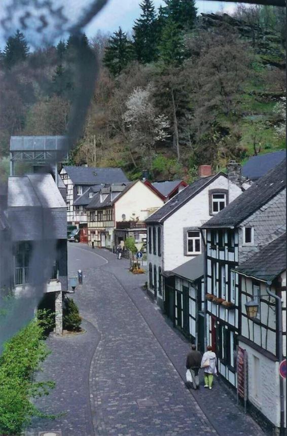 Boutique Fachwerkhaus Thirty Five Appartement Monschau Buitenkant foto